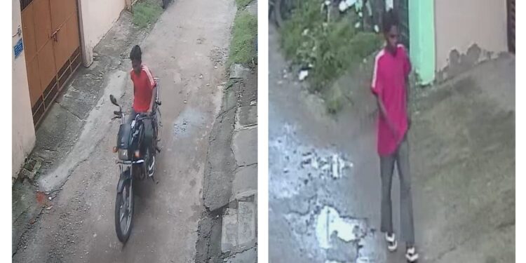 Jamshedpur theft : बिरसानगर में बाइक चोरी, सीसीटीवी में कैद हुआ चोर, देखिए – video Jamshedpur theft : बिरसानगर में बाइक चोरी, सीसीटीवी में कैद हुआ चोर, देखिए – video