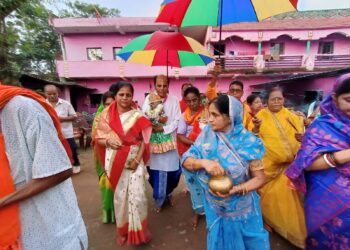 Jamshedpur rural : डोमजूडी में श्रद्धा के साथ निकली घुरती रथयात्रा, आस्था का उमड़ा जन सैलाब