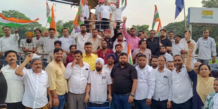 Jamshedpur congress : केंद्रीय शिक्षा मंत्री धर्मेंद्र प्रधान के इस्तीफे पर पूर्वी सिंहभूम जिला कांग्रेस कमेटी ने निकाला विजय जुलूस, छात्रों युवाओ को बधाई दी – यह जीत पूरी तरह छात्रों के संघर्ष की जीत है Jamshedpur congress : केंद्रीय शिक्षा मंत्री धर्मेंद्र प्रधान के इस्तीफे पर पूर्वी सिंहभूम जिला कांग्रेस कमेटी ने निकाला विजय जुलूस, छात्रों युवाओ को बधाई दी – यह जीत पूरी तरह छात्रों के संघर्ष की जीत है