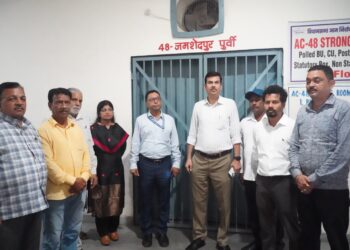 Jamshedpur dc inspection : जमशेदपुर के डीसी ने किया कीताडीह इवीएम वेयर हाउस का निरीक्षण, इवीएम एवं वीवीपैट के सुरक्षित रख-रखाव, त्रिस्तरीय सुरक्षा व्यवस्था, सीसीटीवी निगरानी एवं अभिलेखों के संधारण का लिया जायजा