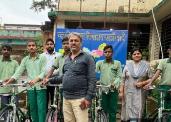 Jamshedpur school : जेमको कालीमाटी के उत्क्रमित उच्च विद्यालय के वंचित छात्रों को मिली साइकिल, खिले चेहरे Jamshedpur school : जेमको कालीमाटी के उत्क्रमित उच्च विद्यालय के वंचित छात्रों को मिली साइकिल, खिले चेहरे