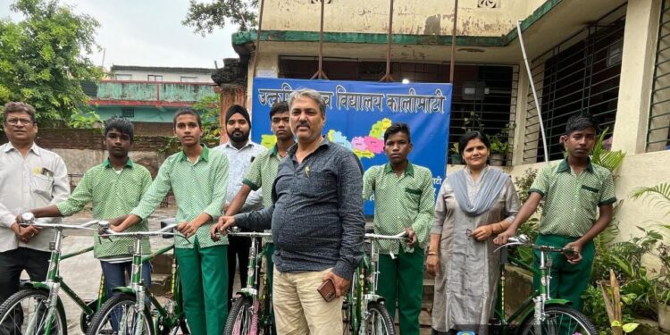 Jamshedpur school : जेमको कालीमाटी के उत्क्रमित उच्च विद्यालय के वंचित छात्रों को मिली साइकिल, खिले चेहरे