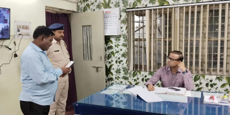 Jamshedpur ssp inspection – टेल्को थाना का एसएसपी ने किया औचक निरीक्षण, अड्डेबाजी व संदिग्ध असामाजिक तत्वों पर विशेष निगरानी रखने का निर्देश