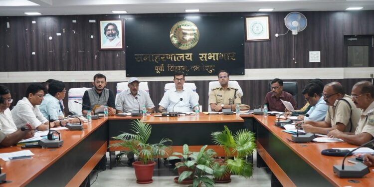Jamshedpur independence day : जमशेदपुर में स्वतत्रंता दिवस की तैयारियां, उपायुक्त एवं वरीय पुलिस अधीक्षक ने पदाधिकारियों के साथ की बैठक, बोले- भव्यता से मनाया जाएगा जिला स्तरीय समारोह Jamshedpur independence day : जमशेदपुर में स्वतत्रंता दिवस की तैयारियां, उपायुक्त एवं वरीय पुलिस अधीक्षक ने पदाधिकारियों के साथ की बैठक, बोले- भव्यता से मनाया जाएगा जिला स्तरीय समारोह