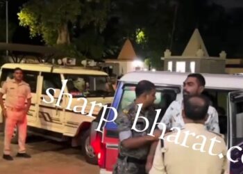 Jamshedpur police big catch : गोलमुरी के एक होटल में पुलिस की छापेमारी, रांची के रहने वाले तीन संदिग्ध हिरासत में, देखिये – video Jamshedpur police big catch : गोलमुरी के एक होटल में पुलिस की छापेमारी, रांची के रहने वाले तीन संदिग्ध हिरासत में, देखिये – video