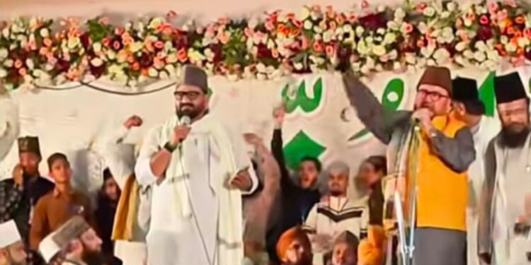 Jamshedpur muslim samaj : क़ायदे अहले सुन्नत हज़रत अल्लामा अरशदुल क़ादरी रहमतुल्लाह अलैह का 25वां सालाना उर्स संपन्न, तीन दिनों तक चला रूहानी और धार्मिक कार्यक्रम, मंत्री हफीजुल समेत कई दिग्गज ने की शिरकत Jamshedpur muslim samaj : क़ायदे अहले सुन्नत हज़रत अल्लामा अरशदुल क़ादरी रहमतुल्लाह अलैह का 25वां सालाना उर्स संपन्न, तीन दिनों तक चला रूहानी और धार्मिक कार्यक्रम, मंत्री हफीजुल समेत कई दिग्गज ने की शिरकत