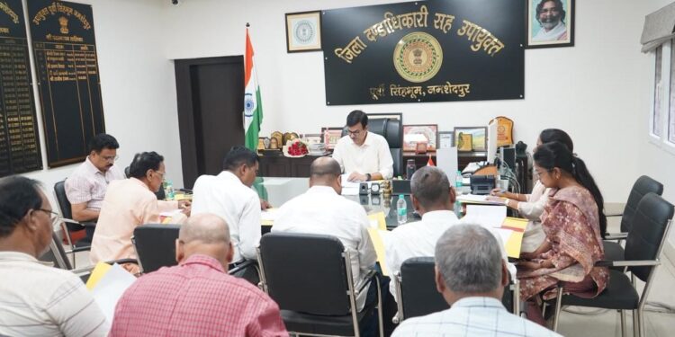 Jamshedpur education department : जमशेदपुर में प्रारंभिक शिक्षा समिति की बैठक में स्कूलों के उत्क्रमण के प्रस्तावों को स्वीकृति, 46 उच्च विद्यालयों को +2 उच्च विद्यालय, 15 मध्य विद्यालयों को उच्च विद्यालय तथा 2 प्राथमिक विद्यालयों को मध्य विद्यालय में उत्क्रमित करने के प्रस्ताव को मंजूरी Jamshedpur education department : जमशेदपुर में प्रारंभिक शिक्षा समिति की बैठक में स्कूलों के उत्क्रमण के प्रस्तावों को स्वीकृति, 46 उच्च विद्यालयों को +2 उच्च विद्यालय, 15 मध्य विद्यालयों को उच्च विद्यालय तथा 2 प्राथमिक विद्यालयों को मध्य विद्यालय में उत्क्रमित करने के प्रस्ताव को मंजूरी