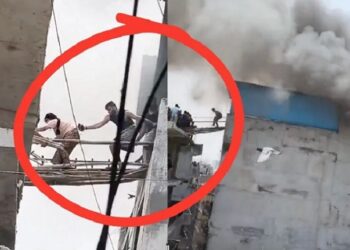 Noeda fire in multi storied building : नोएडा की 5 मंजिला भवन में लगी आग, दो मृत, 50 परिवारों के लोग धुएं में घिरे, सौ से अधिक लोग घरों से सुरक्षित निकाले गए बाहर, अब भी अनेक लोगों के धुएं में घिरे होने की आशंका Noeda fire in multi storied building : नोएडा की 5 मंजिला भवन में लगी आग, दो मृत, 50 परिवारों के लोग धुएं में घिरे, सौ से अधिक लोग घरों से सुरक्षित निकाले गए बाहर, अब भी अनेक लोगों के धुएं में घिरे होने की आशंका