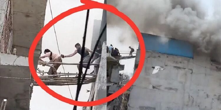 Noeda fire in multi storied building : नोएडा की 5 मंजिला भवन में लगी आग, दो मृत, 50 परिवारों के लोग धुएं में घिरे, सौ से अधिक लोग घरों से सुरक्षित निकाले गए बाहर, अब भी अनेक लोगों के धुएं में घिरे होने की आशंका Noeda fire in multi storied building : नोएडा की 5 मंजिला भवन में लगी आग, दो मृत, 50 परिवारों के लोग धुएं में घिरे, सौ से अधिक लोग घरों से सुरक्षित निकाले गए बाहर, अब भी अनेक लोगों के धुएं में घिरे होने की आशंका