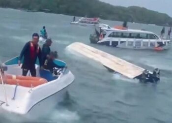 15 indians died in vietnamese speedboat accident : वियतनाम में स्पीड बोट पलटने से 15 भारतीय पर्यटकों की मौत, बोट में सवार 36 लोगो में से 21 को बचा लिया गया 15 indians died in vietnamese speedboat accident : वियतनाम में स्पीड बोट पलटने से 15 भारतीय पर्यटकों की मौत, बोट में सवार 36 लोगो में से 21 को बचा लिया गया