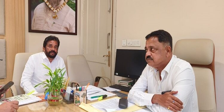 Jamshedpur rural mla meets tourism minister : बहरागोड़ा क्षेत्र के विकास कार्यों को लेकर पर्यटन मंत्री सुदिव्य कुमार सोनू से मिले विधायक समीर मोहंती, मिला योजनाओं पर सकारामक पहल का आश्वासन Jamshedpur rural mla meets tourism minister : बहरागोड़ा क्षेत्र के विकास कार्यों को लेकर पर्यटन मंत्री सुदिव्य कुमार सोनू से मिले विधायक समीर मोहंती, मिला योजनाओं पर सकारामक पहल का आश्वासन