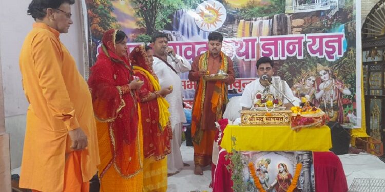 Jamshedpur Vishnu yagna : विष्णु यज्ञ सह भागवत कथा में उमड़ी श्रद्धालुओं की भीड़, कथा में नारी सशक्तीकरण पर दिया गया बल