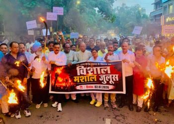 jamshedpur mla saryu roy mashal julus : बिष्टुपुर के डीडी बार हत्याकांड के खिलाफ विधायक सरयू राय के नेतृत्व में निकला मशाल जुलूस, बंद के लिए मांगा समर्थन jamshedpur mla saryu roy mashal julus : बिष्टुपुर के डीडी बार हत्याकांड के खिलाफ विधायक सरयू राय के नेतृत्व में निकला मशाल जुलूस, बंद के लिए मांगा समर्थन
