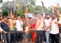 jamshedpur bjp protest : जमशेदपुर भाजपा के लोग सड़क पर उतरे, निकाला मशाल जुलूस, विधायक पूर्णिमा साहू समेत कई दिग्गज हुए शामिल