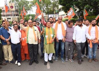 Jamshedpur successful bandh : जमशेदपुर बंद को अभूतपूर्व समर्थन देकर जनता ने लचर क़ानून व्यवस्था पर प्रकट किया अपना आक्रोश : डॉ गोस्वामी Jamshedpur successful bandh : जमशेदपुर बंद को अभूतपूर्व समर्थन देकर जनता ने लचर क़ानून व्यवस्था पर प्रकट किया अपना आक्रोश : डॉ गोस्वामी