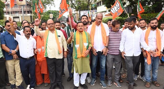 Jamshedpur successful bandh : जमशेदपुर बंद को अभूतपूर्व समर्थन देकर जनता ने लचर क़ानून व्यवस्था पर प्रकट किया अपना आक्रोश : डॉ गोस्वामी Jamshedpur successful bandh : जमशेदपुर बंद को अभूतपूर्व समर्थन देकर जनता ने लचर क़ानून व्यवस्था पर प्रकट किया अपना आक्रोश : डॉ गोस्वामी