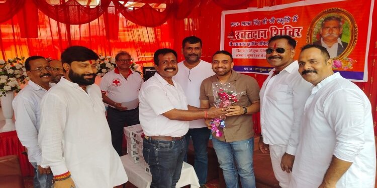 Jamshedpur blood donation : कदमा शास्त्रीनगर नवयुवक संघ के शिविर में 151 यूनिट रक्त संग्रह, स्व ललन सिंह की स्मृति में हुआ शिविर का आयोजन