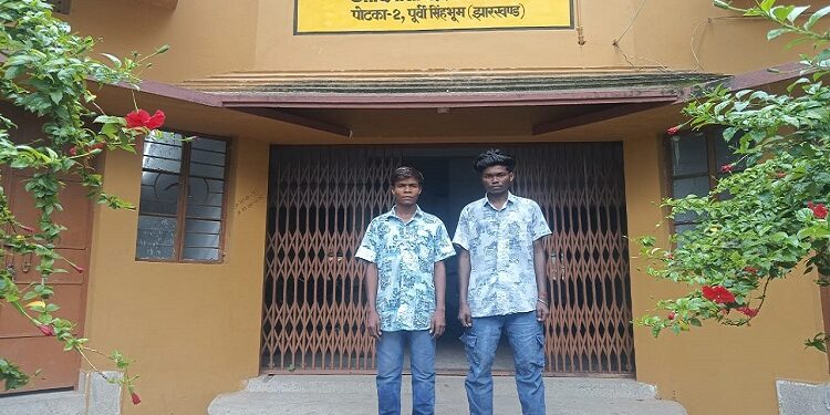 Jamshedpur rural noble promise : सोशल वर्कर सोमाय टुडू की पहल पर दो सबर बच्चों का +2 स्कूल में हुआ नामांकन, सोमाय ने उठाया है दोनों की पढ़ाई का खर्च वहन करने का बीड़ा Jamshedpur rural noble promise : सोशल वर्कर सोमाय टुडू की पहल पर दो सबर बच्चों का +2 स्कूल में हुआ नामांकन, सोमाय ने उठाया है दोनों की पढ़ाई का खर्च वहन करने का बीड़ा