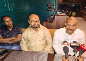jamshedpur band : जमशेदपुर बंद को सफल बनाने पर झारखंड क्षत्रिय संघ के अध्यक्ष शंभुनाथ सिंह एवं पूर्वी विधानसभा प्रत्याशी एवं समाजसेवी शिव शंकर सिंह ने शहरवासियों का जताया आभार,. कहा – पीड़ितों का साथ जनता ने दिया jamshedpur band : जमशेदपुर बंद को सफल बनाने पर झारखंड क्षत्रिय संघ के अध्यक्ष शंभुनाथ सिंह एवं पूर्वी विधानसभा प्रत्याशी एवं समाजसेवी शिव शंकर सिंह ने शहरवासियों का जताया आभार,. कहा – पीड़ितों का साथ जनता ने दिया