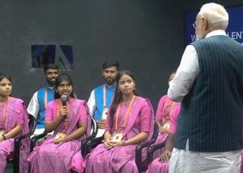 jamshedpur proud : जमशेदपुर की बेटी तनीषा गौतम ने पीएम मोदी से किया सीधा संवाद, ‘मेड इन इंडिया’ सेमीकंडक्टर चिप लॉञ्च की बनीं गवाह, बोले – बेटियों ने किया प्रभावित jamshedpur proud : जमशेदपुर की बेटी तनीषा गौतम ने पीएम मोदी से किया सीधा संवाद, ‘मेड इन इंडिया’ सेमीकंडक्टर चिप लॉञ्च की बनीं गवाह, बोले – बेटियों ने किया प्रभावित