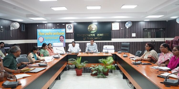 jamshedpur dc meeting regarding education : जमशेदपुर के उपायुक्त ने की शिक्षा विभाग की समीक्षा बैठक, छात्रवृत्ति, बैंक खाता, आधार अद्यतन एवं साइकिल वितरण से जुड़े मामलों के त्वरित निष्पादन के दिए निर्देश jamshedpur dc meeting regarding education : जमशेदपुर के उपायुक्त ने की शिक्षा विभाग की समीक्षा बैठक, छात्रवृत्ति, बैंक खाता, आधार अद्यतन एवं साइकिल वितरण से जुड़े मामलों के त्वरित निष्पादन के दिए निर्देश