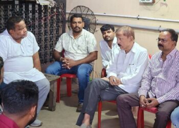 Jamshedpur mla condoles : विधायक मंगल कालिंदी ने हिमांशु सिंह के शोकाकुल परिजनों से की मुलाकात, घटना पर जताया दुख, दी सांत्वना Jamshedpur mla condoles : विधायक मंगल कालिंदी ने हिमांशु सिंह के शोकाकुल परिजनों से की मुलाकात, घटना पर जताया दुख, दी सांत्वना