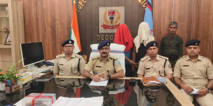 Jharkhand deoghar two criminals arrested : देवघर जिले में अपराध का ‘काला गठजोड़’ बेनकाब, छिनतई की योजना बना रहे दो बदमाश गिरफ्तार, दोनों के पास से पिस्टल, कारतूस, बाइक बरामद Jharkhand deoghar two criminals arrested : देवघर जिले में अपराध का ‘काला गठजोड़’ बेनकाब, छिनतई की योजना बना रहे दो बदमाश गिरफ्तार, दोनों के पास से पिस्टल, कारतूस, बाइक बरामद