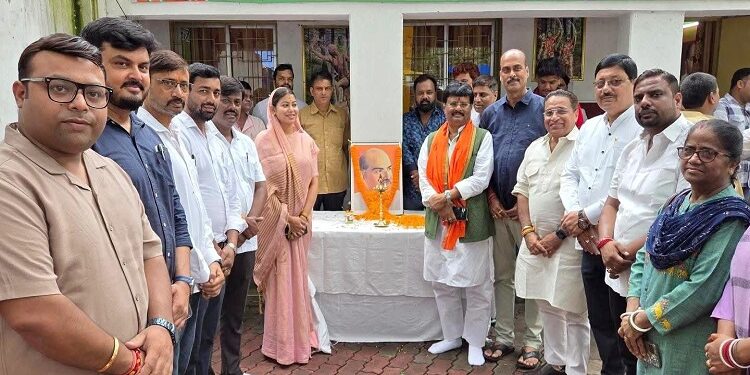 jamshedpur bjp : भाजपा जमशेदपुर महानगर ने श्रद्धाभाव से मनाई डॉ श्यामा प्रसाद मुखर्जी की 125वीं जयंती, राष्ट्रीय एकता, अखंडता और राष्ट्रवाद में उनके योगदान को कार्यकर्ताओं ने किया याद