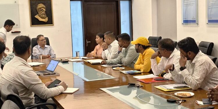 jamshedpur east mla purnima sahu : जमशेदपुर पूर्व की विधायक पूर्णिमा साहू ने टाटा स्टील यूआइएसएल के एमडी के साथ की उच्चस्तरीय बैठक, विधानसभा में जन सुविधाओं से जुड़े लंबित कार्यों में तेजी लाने का दिया निर्देश jamshedpur east mla purnima sahu : जमशेदपुर पूर्व की विधायक पूर्णिमा साहू ने टाटा स्टील यूआइएसएल के एमडी के साथ की उच्चस्तरीय बैठक, विधानसभा में जन सुविधाओं से जुड़े लंबित कार्यों में तेजी लाने का दिया निर्देश