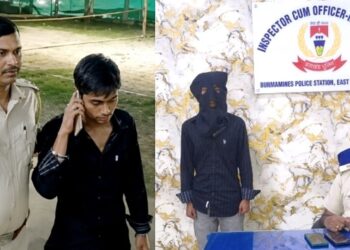 Jamshedpur two arrested in loot case : बर्मामाइंस में चापड़ के बल पर लूट के मामले में नाबालिग सहित दो पकड़ाये, पुलिस ने लूट की रकम, दो चापड़ व स्कूटी की बरामद Jamshedpur two arrested in loot case : बर्मामाइंस में चापड़ के बल पर लूट के मामले में नाबालिग सहित दो पकड़ाये, पुलिस ने लूट की रकम, दो चापड़ व स्कूटी की बरामद