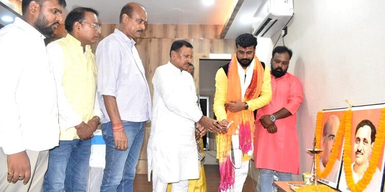 jamshedpur bjpym : भाजयुमो जमशेदपुर महानगर का छात्र सम्मेलन संपन्न, भाजयुमो प्रदेश अध्यक्ष ने कहा – डॉ. श्यामा प्रसाद मुखर्जी के विचारों से राष्ट्रनिर्माण का संकल्प लें युवा jamshedpur bjpym : भाजयुमो जमशेदपुर महानगर का छात्र सम्मेलन संपन्न, भाजयुमो प्रदेश अध्यक्ष ने कहा – डॉ. श्यामा प्रसाद मुखर्जी के विचारों से राष्ट्रनिर्माण का संकल्प लें युवा