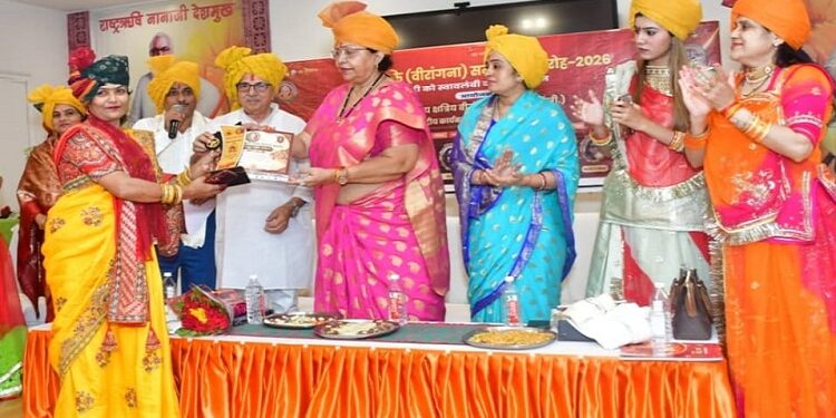 Jamshedpur jivandayini samman : चित्रकूट राष्ट्रीय सम्मेलन में जमशेदपुर की कमलेश सिंह को मिला जीवन दायिनी सम्मान, सर्वाधिक रक्तदान के लिए किया गया पुरस्कृत  