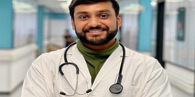 jamshedpur proud : जमशेदपुर के होनहार छात्र नीलाभ सेनगुप्ता ने पहली कोशिश में हासिल की एफएमजीई की डिग्री, मिली सफलता