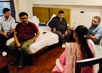 jamshedpur bistupur dd bar inujred : बिष्टुपुर डीडी बार कांड में घायल प्रत्यूष से मिले पूर्व विधायक कुणाल षाडंगी, प्रत्यूष ने देखते ही कुणाल को पहचाना, झारखंड पुलिस की दी गयी सुरक्षा jamshedpur bistupur dd bar inujred : बिष्टुपुर डीडी बार कांड में घायल प्रत्यूष से मिले पूर्व विधायक कुणाल षाडंगी, प्रत्यूष ने देखते ही कुणाल को पहचाना, झारखंड पुलिस की दी गयी सुरक्षा
