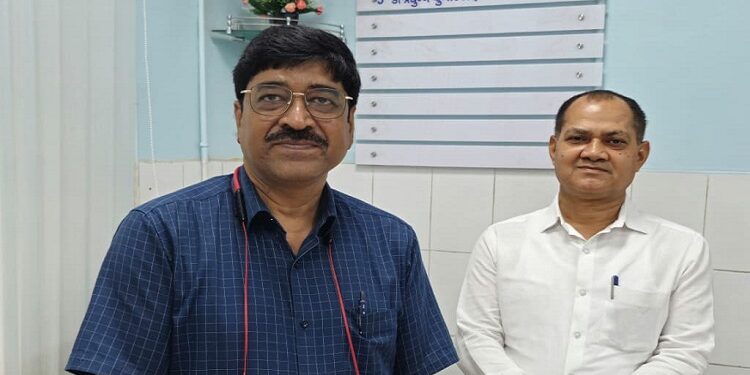 Adityapur purendra meets esic hospital superintendent : आदित्यपुर ईएसआइसी अस्पताल के अधीक्षक डॉ पीके सिंह से मिले पुरेंद्र, अस्पताल में बेड बढ़ाने सहित अनेक मांगों पर मिला सकारात्मक आश्वासन Adityapur purendra meets esic hospital superintendent : आदित्यपुर ईएसआइसी अस्पताल के अधीक्षक डॉ पीके सिंह से मिले पुरेंद्र, अस्पताल में बेड बढ़ाने सहित अनेक मांगों पर मिला सकारात्मक आश्वासन