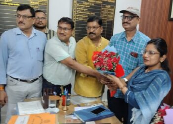 jamshedpur teachers : झारखंड प्राथमिक शिक्षक संघ ने की जमशेदपुर के डीइओ से मुलाकात, रखीं समस्याएं jamshedpur teachers : झारखंड प्राथमिक शिक्षक संघ ने की जमशेदपुर के डीइओ से मुलाकात, रखीं समस्याएं