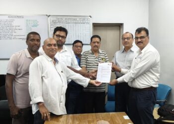 Jamshedpur tata motors convoy drivers benefit : टाटा मोटर्स के कन्वाई चालकों के लिए बड़ी राहत, चेसिस ले जाते दुर्घटना में मौत पर मिलेगा ₹15 लाख का बीमा Jamshedpur tata motors convoy drivers benefit : टाटा मोटर्स के कन्वाई चालकों के लिए बड़ी राहत, चेसिस ले जाते दुर्घटना में मौत पर मिलेगा ₹15 लाख का बीमा