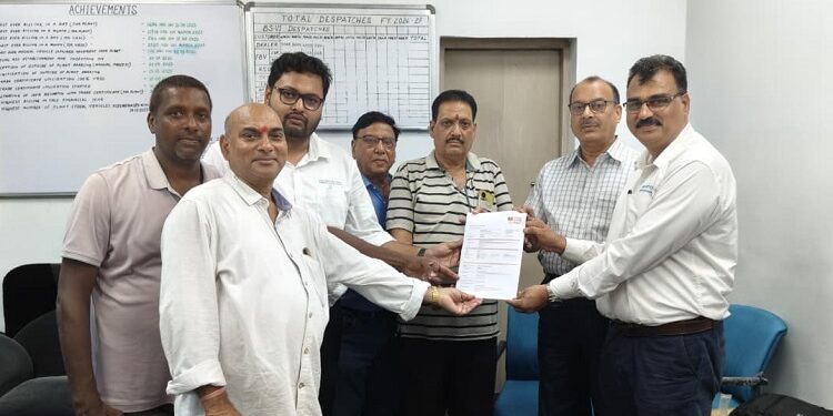 Jamshedpur tata motors convoy drivers benefit : टाटा मोटर्स के कन्वाई चालकों के लिए बड़ी राहत, चेसिस ले जाते दुर्घटना में मौत पर मिलेगा ₹15 लाख का बीमा
