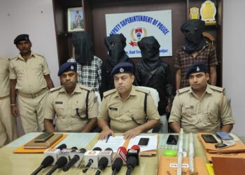 Jamshedpur five arrested in rohit munda murder case : परसुडीह के रोहित मुंडा हत्याकांड में पुलिस की त्वरित कार्रवाई, 12 घंटे के भीतर पांच आरोपियों को किया गिरफ्तार Jamshedpur five arrested in rohit munda murder case : परसुडीह के रोहित मुंडा हत्याकांड में पुलिस की त्वरित कार्रवाई, 12 घंटे के भीतर पांच आरोपियों को किया गिरफ्तार
