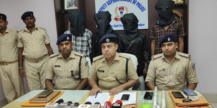 Jamshedpur five arrested in rohit munda murder case : परसुडीह के रोहित मुंडा हत्याकांड में पुलिस की त्वरित कार्रवाई, 12 घंटे के भीतर पांच आरोपियों को किया गिरफ्तार Jamshedpur five arrested in rohit munda murder case : परसुडीह के रोहित मुंडा हत्याकांड में पुलिस की त्वरित कार्रवाई, 12 घंटे के भीतर पांच आरोपियों को किया गिरफ्तार