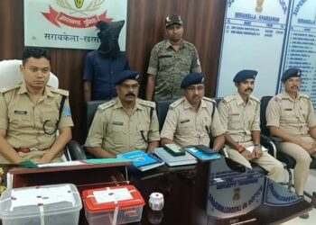 Saraikela one arrested in kapali firing case : सरायकेला पुलिस ने कपाली ओपी क्षेत्र में फायरिंग का किया त्वरित खुलासा, आरोपी गोल्डन गिरफ्तार, देसी पिस्टल भी हुआ बरामद