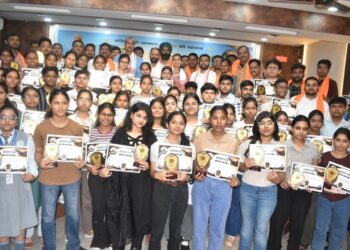 Jamshedpur voice of Jamshedpur : वॉयस ऑफ जमशेदपुर के समारोह में शहर के मेधावी छात्र-छात्राएं सम्मानित, चैंबर भवन में आयोजित समारोह में विधायक पूर्णिमा साहू रहीं मुख्य अतिथि