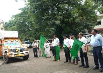 jamshedpur digital agriculture rath : जमशेदपुर के उपायुक्त ने डिजिटल कृषि रथ को दिखाई हरी झंडी, कम वर्षा की स्थिति में वैकल्पिक फसलों एवं आधुनिक कृषि तकनीकों के प्रति किसानों को करेगा जागरूक jamshedpur digital agriculture rath : जमशेदपुर के उपायुक्त ने डिजिटल कृषि रथ को दिखाई हरी झंडी, कम वर्षा की स्थिति में वैकल्पिक फसलों एवं आधुनिक कृषि तकनीकों के प्रति किसानों को करेगा जागरूक