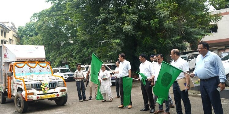 jamshedpur digital agriculture rath : जमशेदपुर के उपायुक्त ने डिजिटल कृषि रथ को दिखाई हरी झंडी, कम वर्षा की स्थिति में वैकल्पिक फसलों एवं आधुनिक कृषि तकनीकों के प्रति किसानों को करेगा जागरूक jamshedpur digital agriculture rath : जमशेदपुर के उपायुक्त ने डिजिटल कृषि रथ को दिखाई हरी झंडी, कम वर्षा की स्थिति में वैकल्पिक फसलों एवं आधुनिक कृषि तकनीकों के प्रति किसानों को करेगा जागरूक