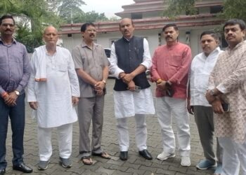 jamshedpur congress : जमशेदपुर के ग्रामीण इलाका तुरामडीह पहुंचे पूर्व मंत्री केएन त्रिपाठी, नशाखोरी और विधि व्यवस्था पर उठाये सवाल jamshedpur congress : जमशेदपुर के ग्रामीण इलाका तुरामडीह पहुंचे पूर्व मंत्री केएन त्रिपाठी, नशाखोरी और विधि व्यवस्था पर उठाये सवाल