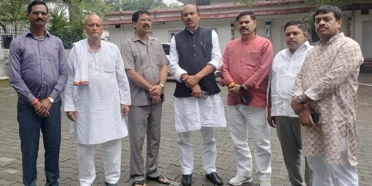 jamshedpur congress : जमशेदपुर के ग्रामीण इलाका तुरामडीह पहुंचे पूर्व मंत्री केएन त्रिपाठी, नशाखोरी और विधि व्यवस्था पर उठाये सवाल