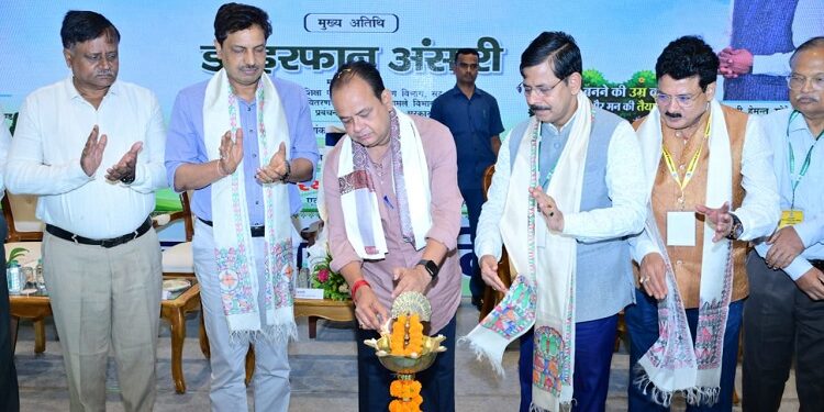 jharkhand population control : झारखंड में जनसंख्या नियंत्रण को लेकर अहम बैठक, मंत्री इरफान अंसारी ने कहा – स्वास्थ्य विभाग को दुरुस्त कर झारखंड के अंतिम पायदान के व्यक्ति को बेहतर स्वास्थ्य सुविधाएं उपलब्ध कराएंगे jharkhand population control : झारखंड में जनसंख्या नियंत्रण को लेकर अहम बैठक, मंत्री इरफान अंसारी ने कहा – स्वास्थ्य विभाग को दुरुस्त कर झारखंड के अंतिम पायदान के व्यक्ति को बेहतर स्वास्थ्य सुविधाएं उपलब्ध कराएंगे