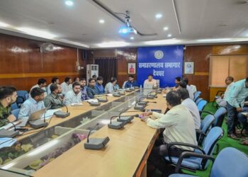 Jharkhand deoghar shravni mela preparation meeting : श्रावणी मेले की तैयारियों को लेकर देवघर डीसी ने की समीक्षा बैठक, सभी कार्य गुणवत्तापूर्ण तरीके से 25 जुलाई तक पूरे करने के दिये निर्देश Jharkhand deoghar shravni mela preparation meeting : श्रावणी मेले की तैयारियों को लेकर देवघर डीसी ने की समीक्षा बैठक, सभी कार्य गुणवत्तापूर्ण तरीके से 25 जुलाई तक पूरे करने के दिये निर्देश