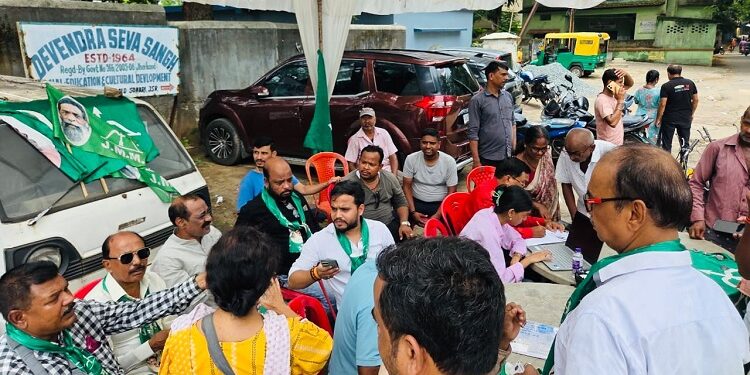 Jamshedpur jmm awareness camp : झामुमो की ओर से सोनारी में जागरूकता सह त्वरित समाधान शिविर आयोजित, आम लोगों को एसआइआर में की बारीकियों की दी गई जानकारी Jamshedpur jmm awareness camp : झामुमो की ओर से सोनारी में जागरूकता सह त्वरित समाधान शिविर आयोजित, आम लोगों को एसआइआर में की बारीकियों की दी गई जानकारी