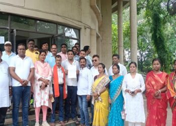 Jamshedpur bjp demands : परसुडीह क्षेत्र में बढ़ती आपराधिक गतिविधियों पर भाजपा का आक्रोश, थाना प्रभारी को ज्ञापन सौंप कर अपराधियों पर अंकुश लगाने की मांग
